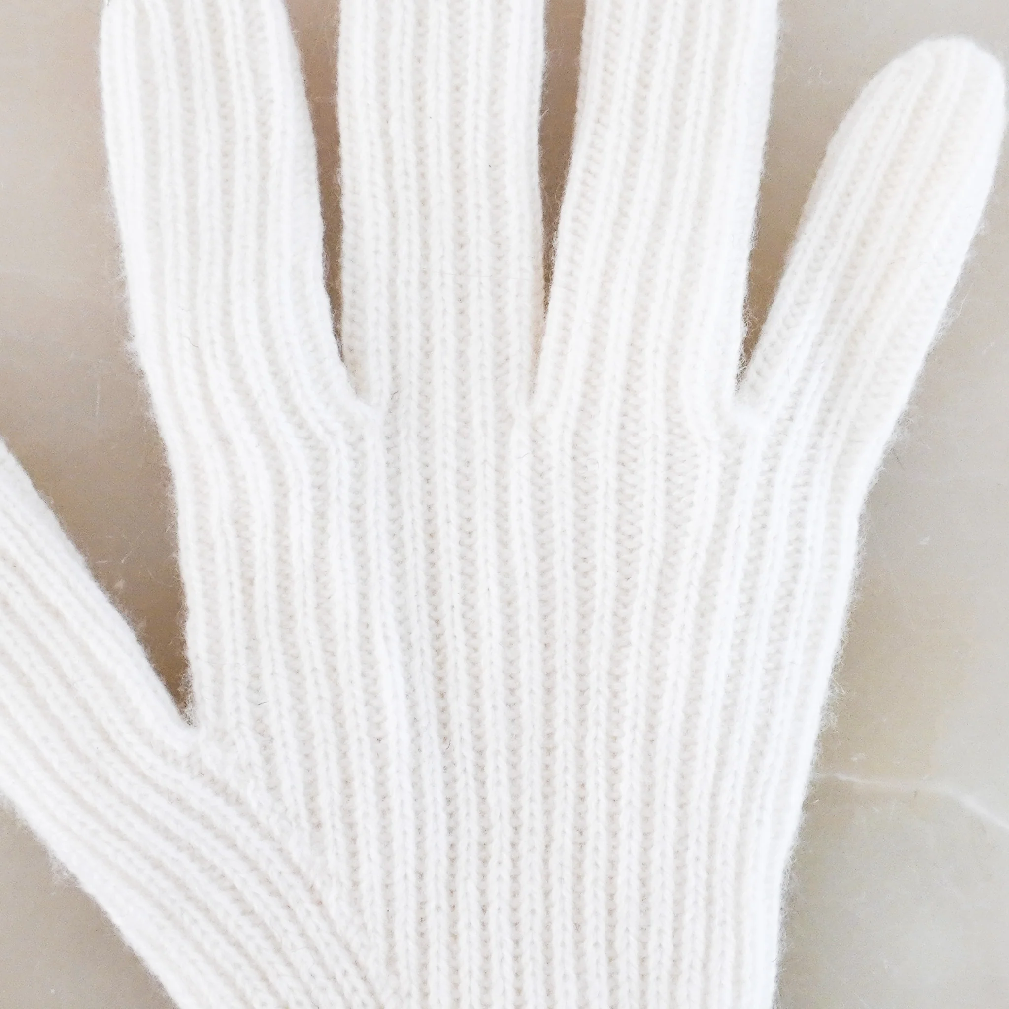 Arch 4 Cashmere Long Gloves in White RRP £145 | Authentic Preloved FINAL SALE - Image 4