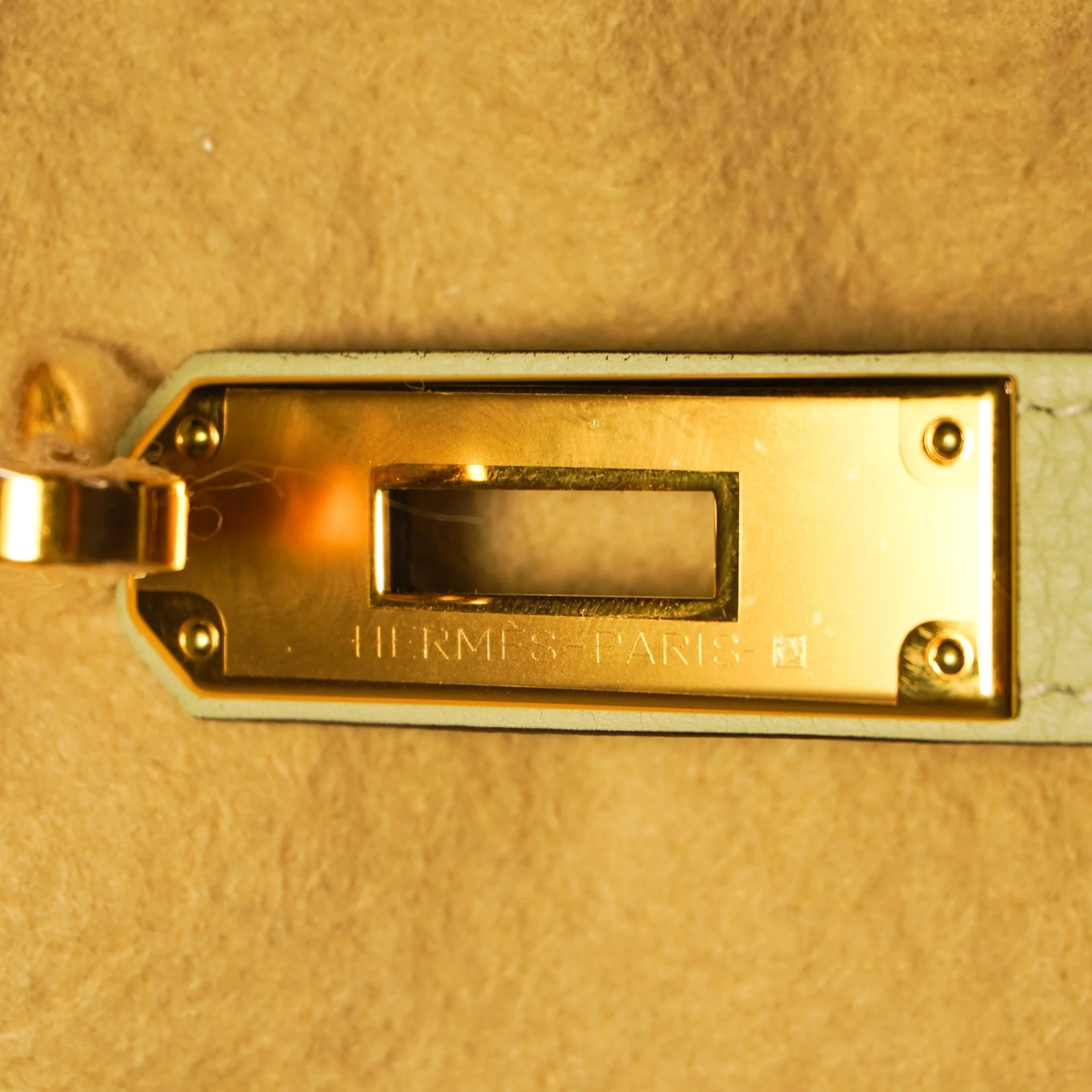 NEW Hermès Kelly 28 Gris Neve Togo Retourne Gold Hardware | Authentic Preloved - Image 14