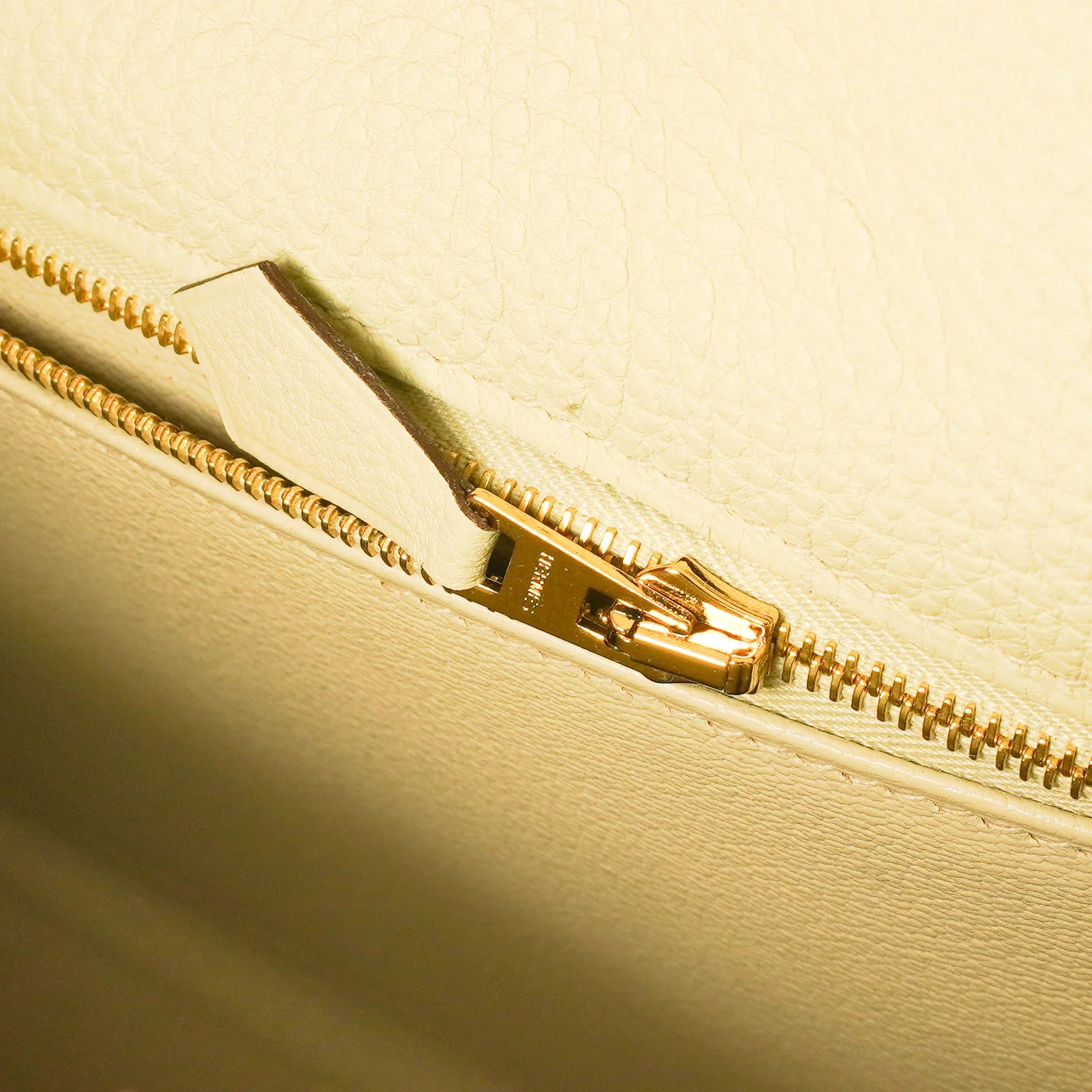 NEW Hermès Kelly 28 Gris Neve Togo Retourne Gold Hardware | Authentic Preloved - Image 16