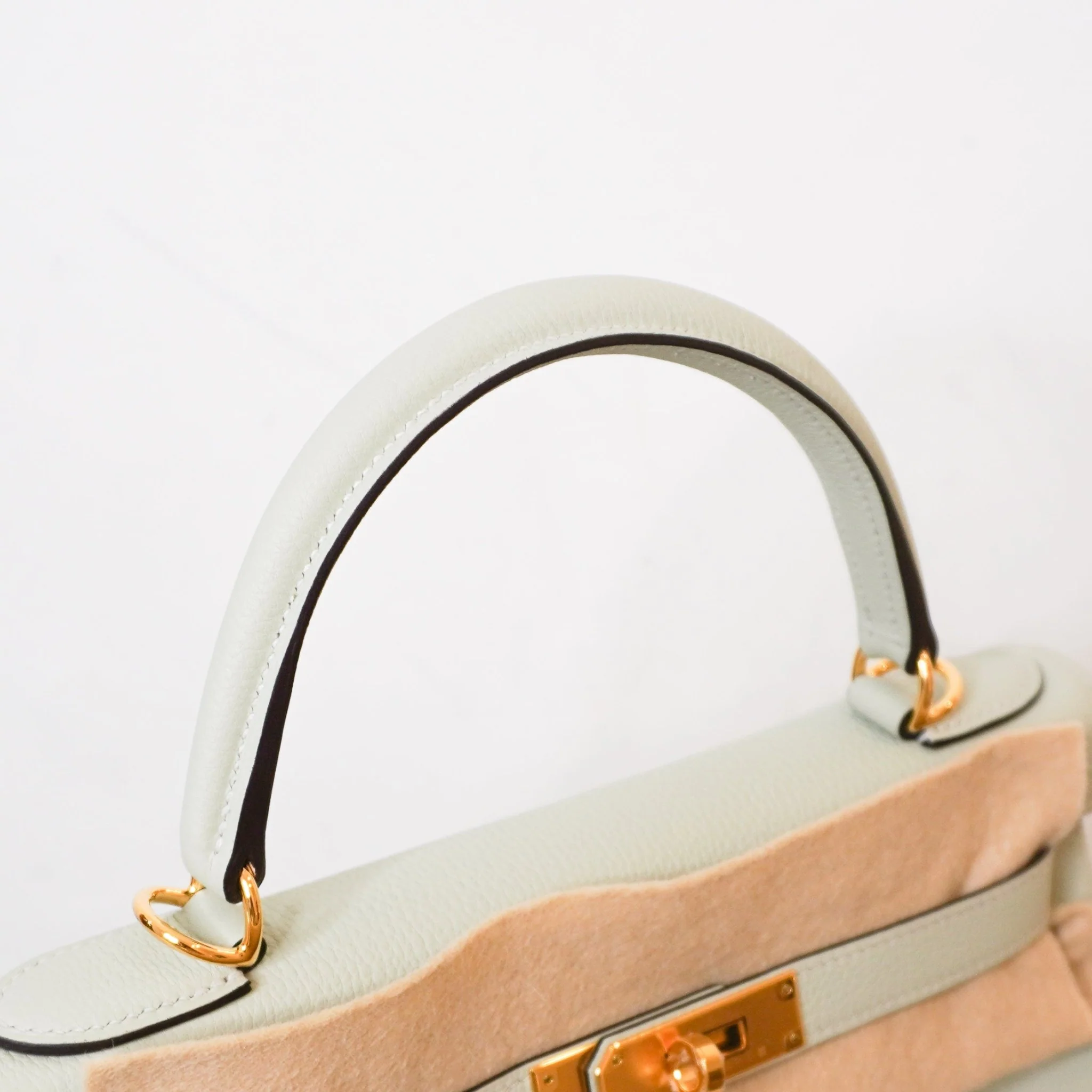 NEW Hermès Kelly 28 Gris Neve Togo Retourne Gold Hardware | Authentic Preloved - Image 5