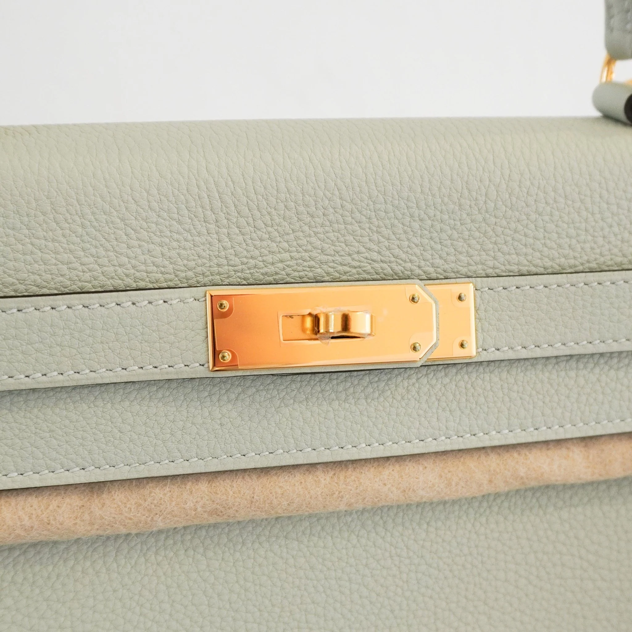 NEW Hermès Kelly 28 Gris Neve Togo Retourne Gold Hardware | Authentic Preloved - Image 6