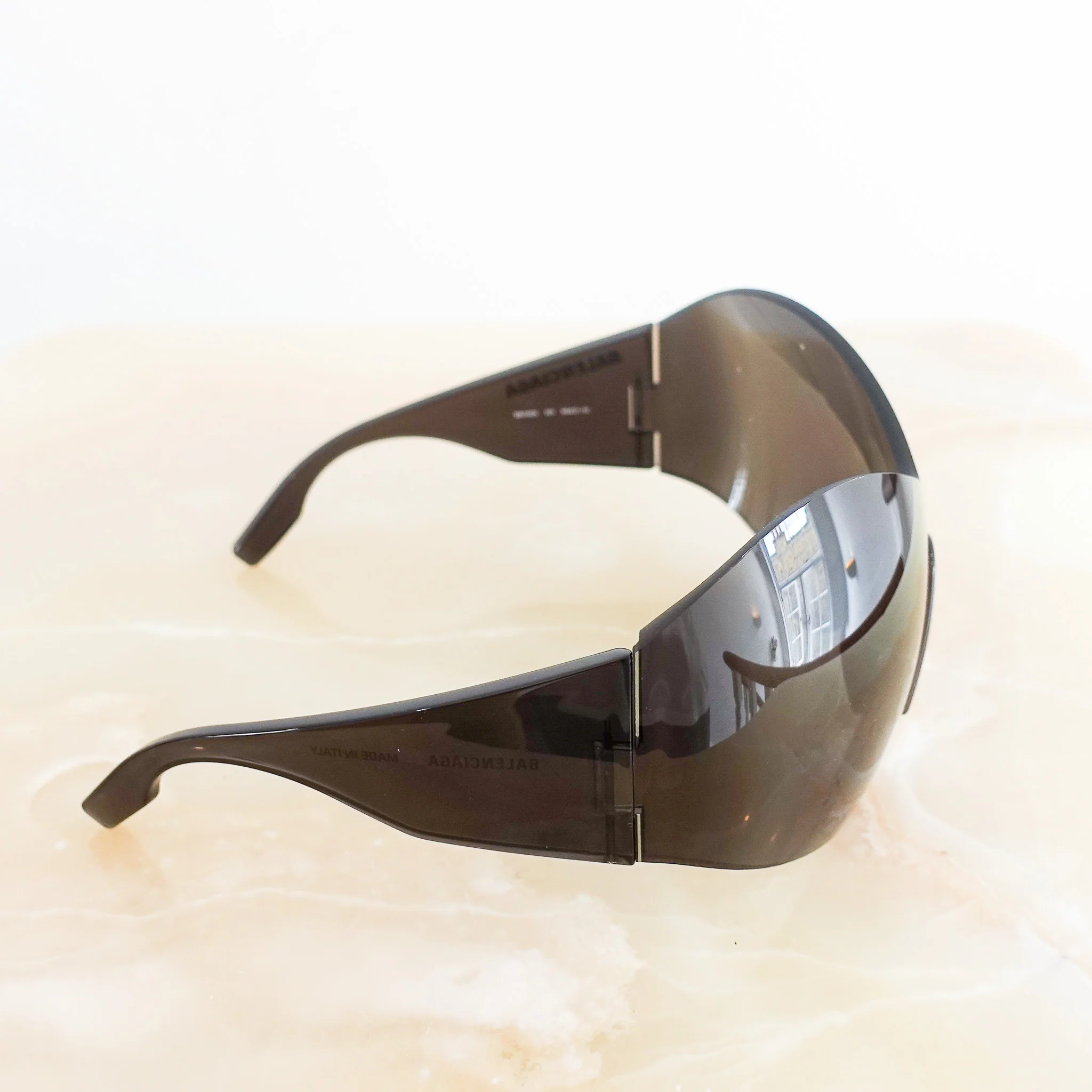 NEW Balenciaga black oversized frame sunglasses RRP £420 | Authentic Preloved - Image 5